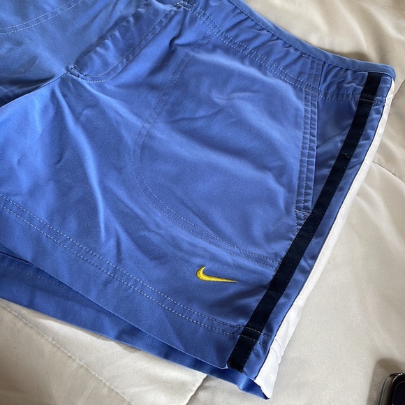 Nike Large Running Shorts - Picture 2 of 7